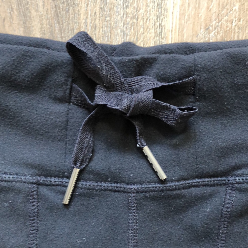 Lululemon Classic Be Still Bermuda Lounge Shorts - Picture 9 of 9